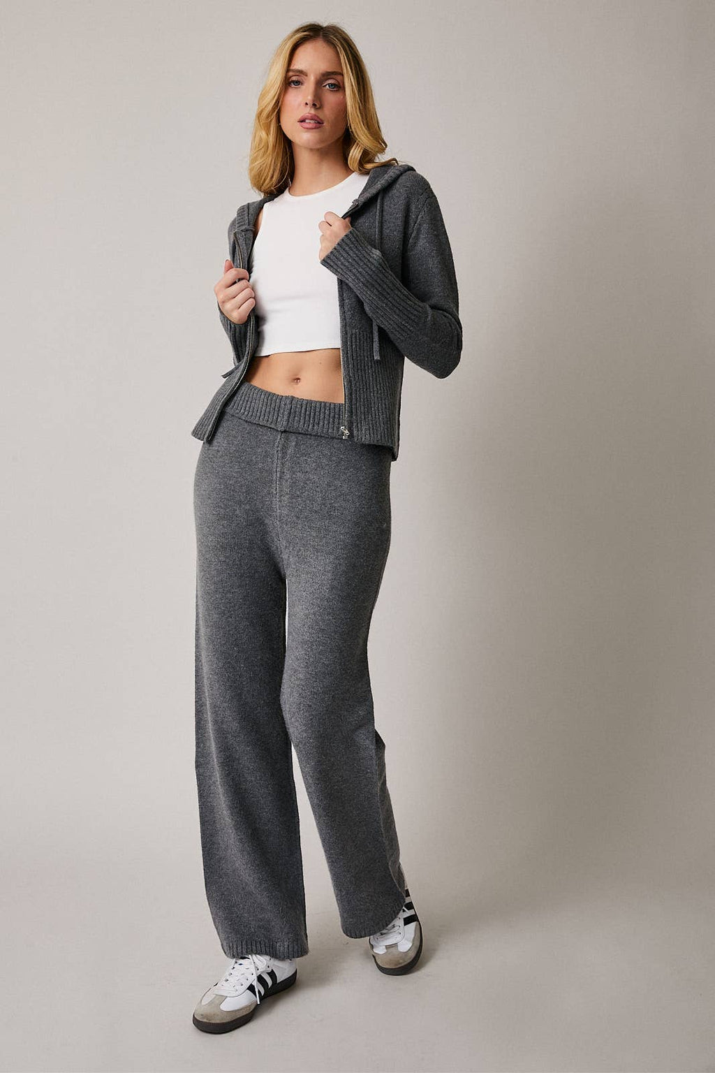 LONG SLEEVE FITTED SWEATER ZIP UP HOODIE