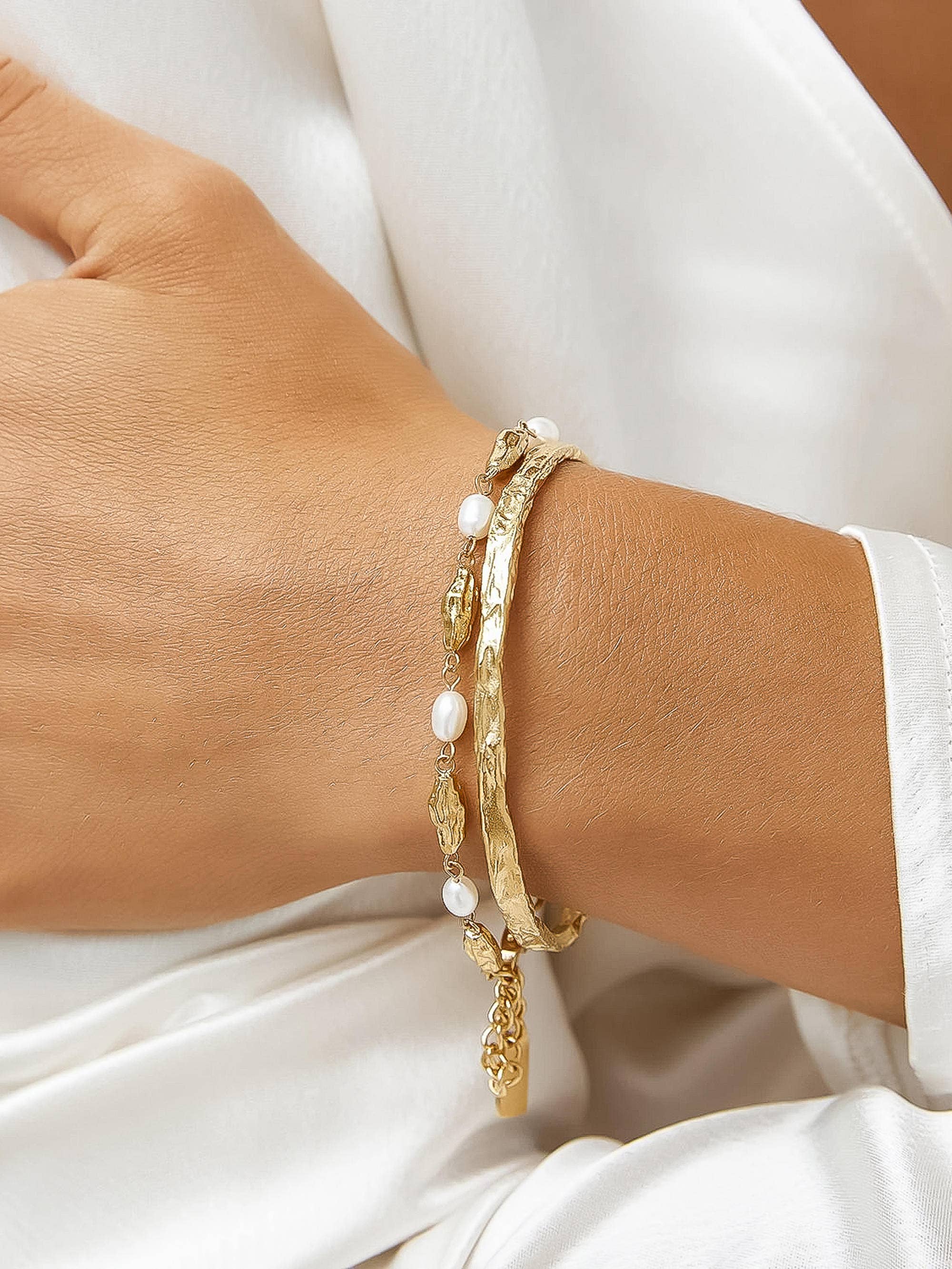 Bastien 18K Gold Non-Tarnish Textured Thin Bangle: Yellow Gold