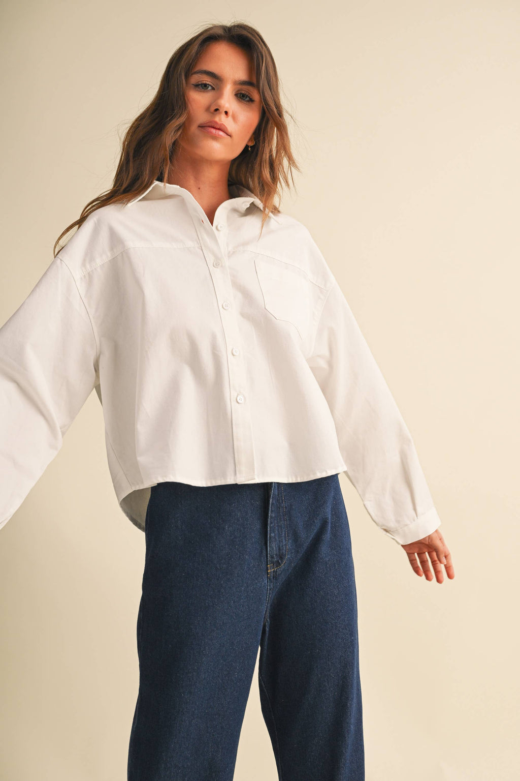 CROPPED RELAXED FITTON BUTTON DOWN SHIRT