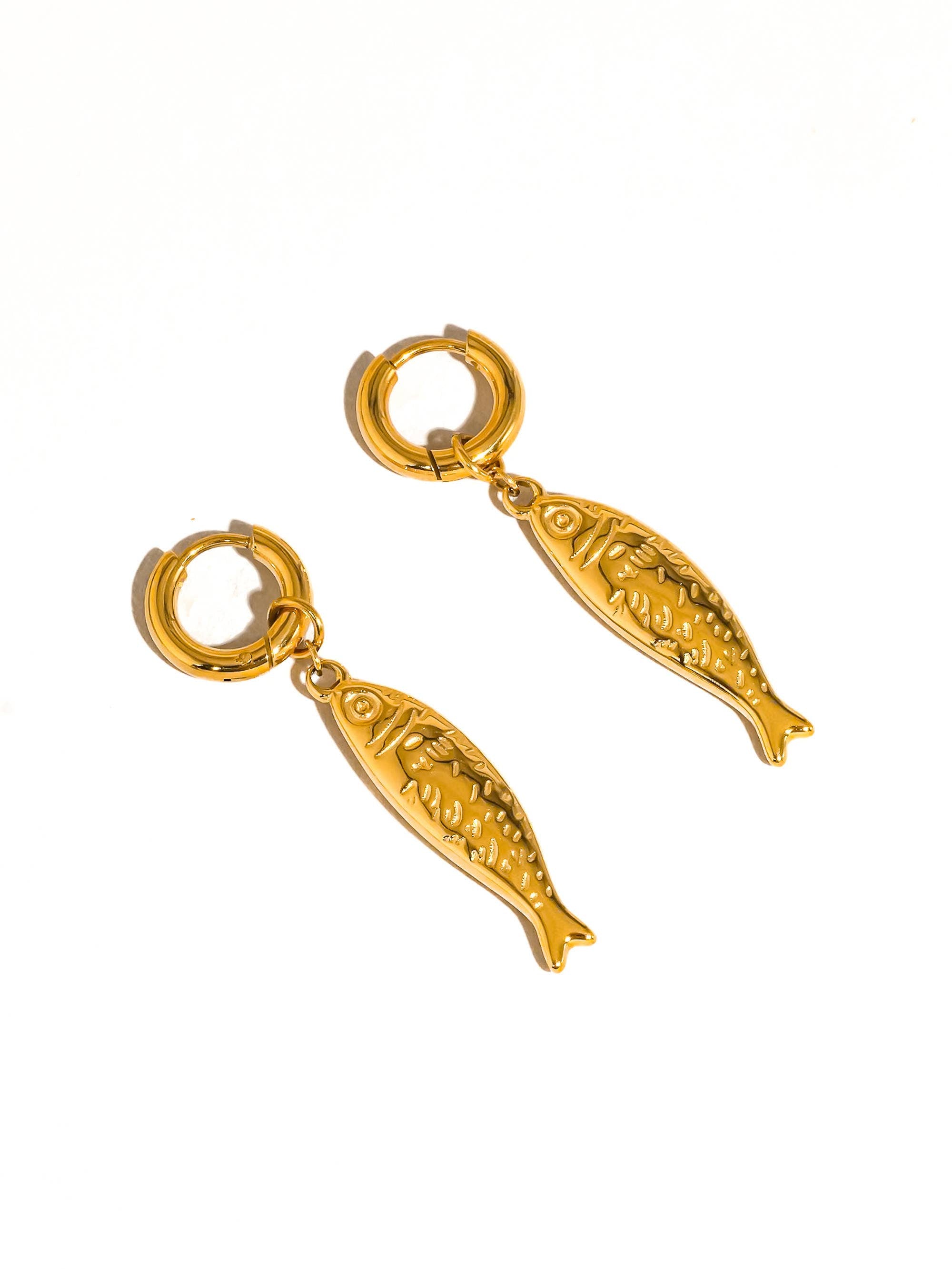 Nibe 18K Gold Non-Tarnish Fish Hoop Earring: Yellow Gold