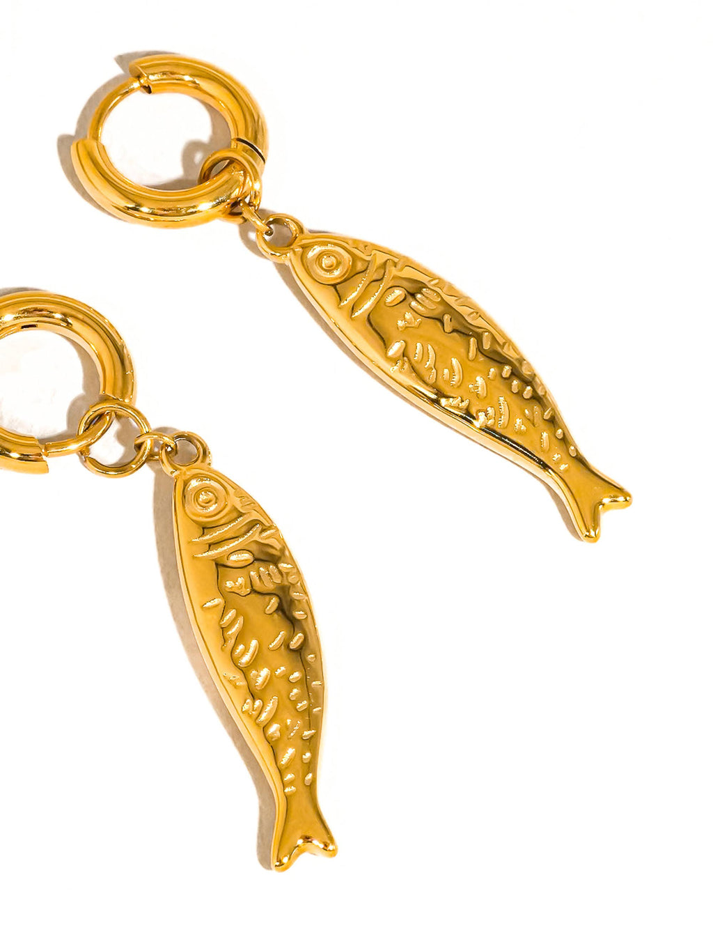 Nibe 18K Gold Non-Tarnish Fish Hoop Earring: Yellow Gold