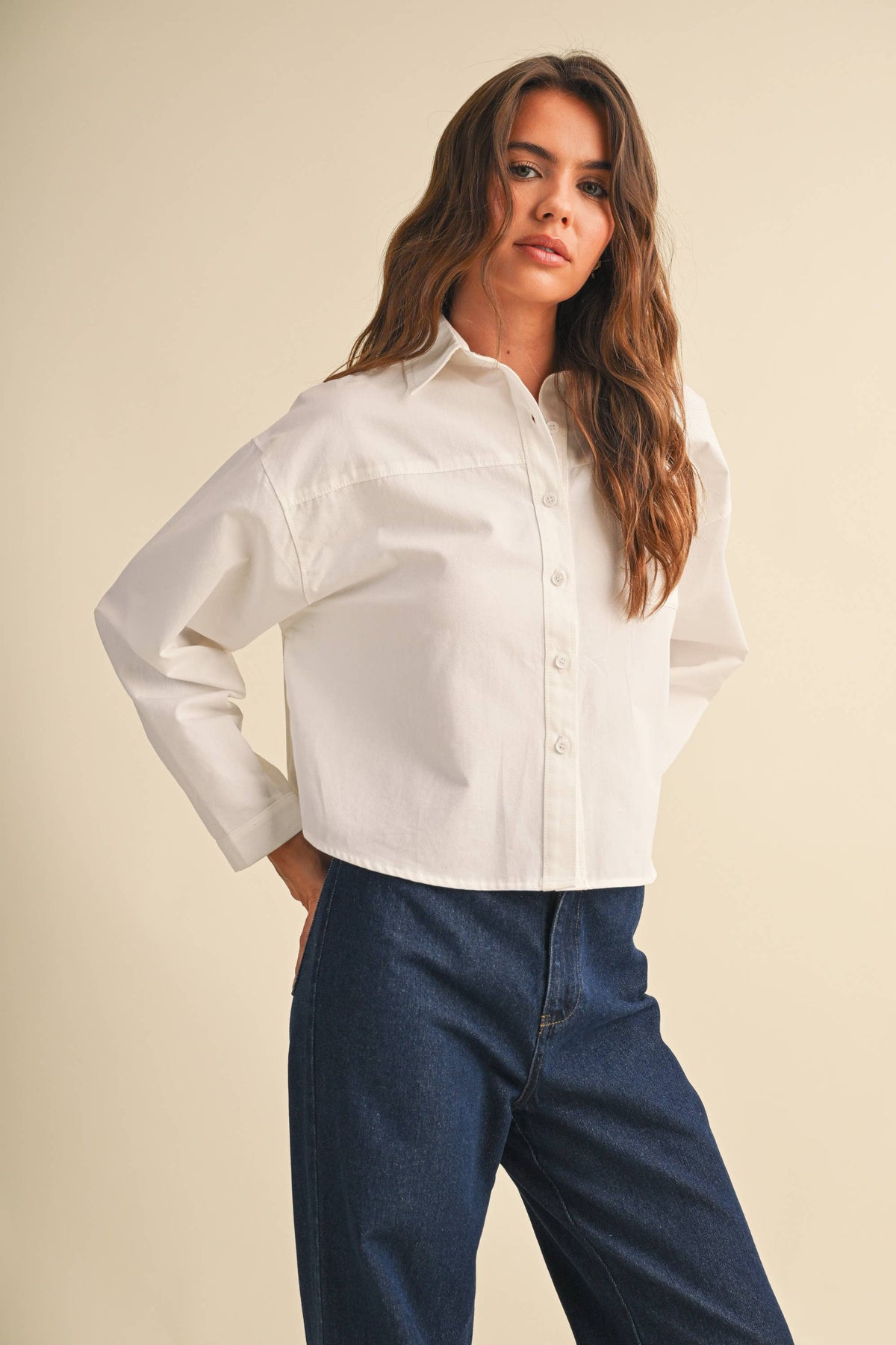 CROPPED RELAXED FITTON BUTTON DOWN SHIRT