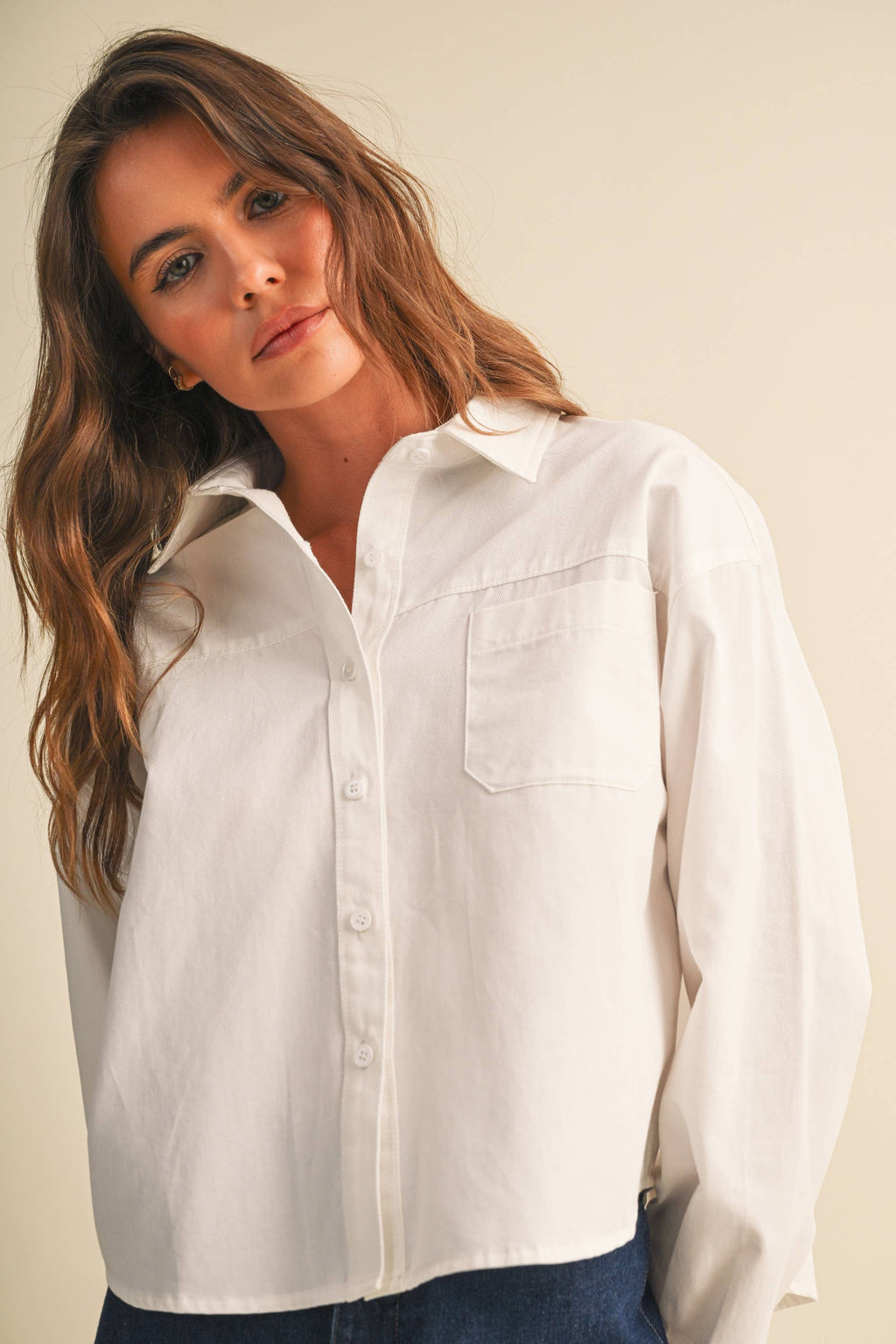 CROPPED RELAXED FITTON BUTTON DOWN SHIRT
