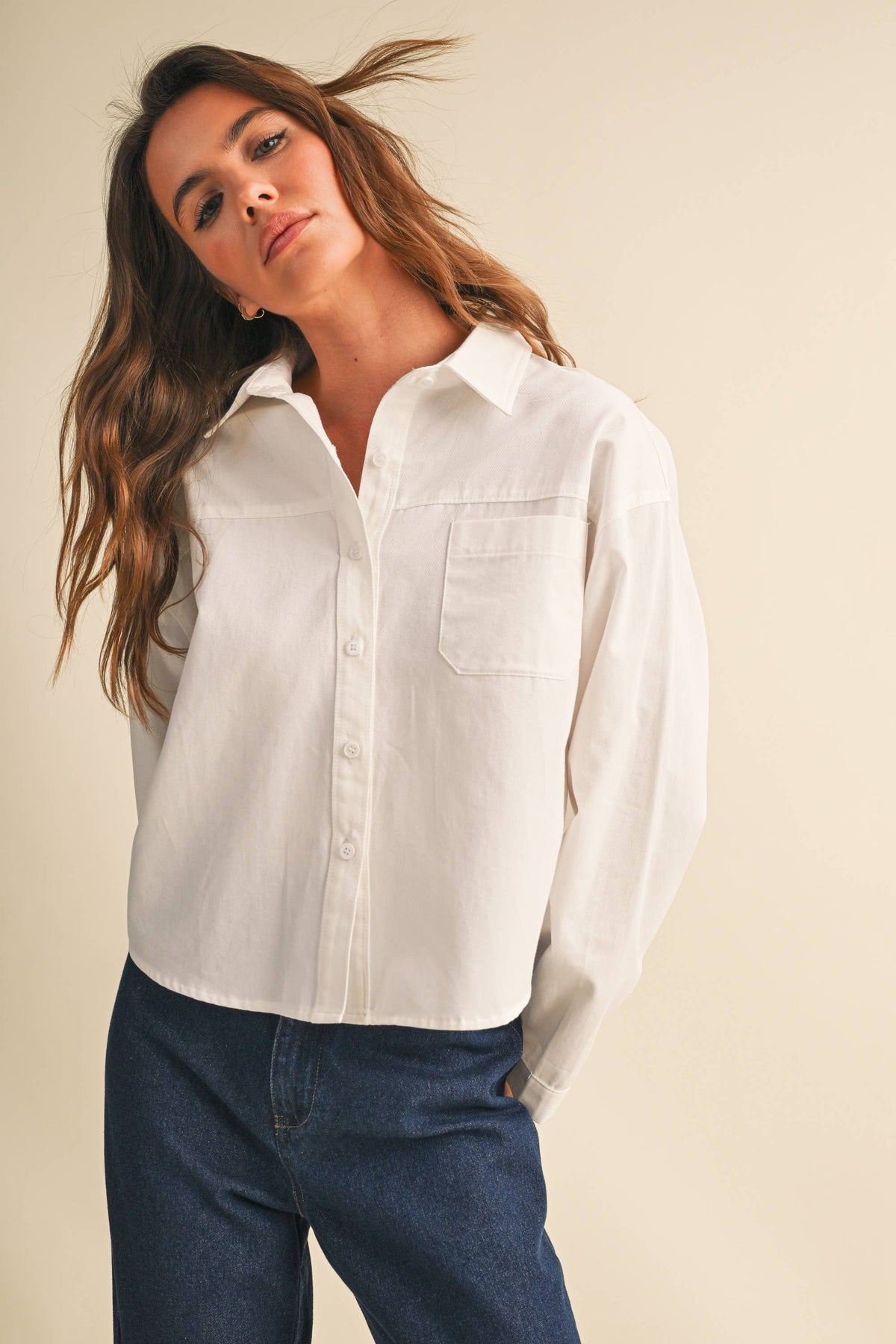 CROPPED RELAXED FITTON BUTTON DOWN SHIRT