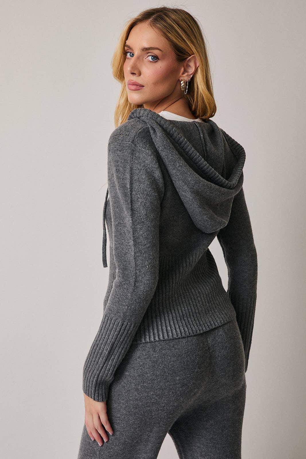 LONG SLEEVE FITTED SWEATER ZIP UP HOODIE