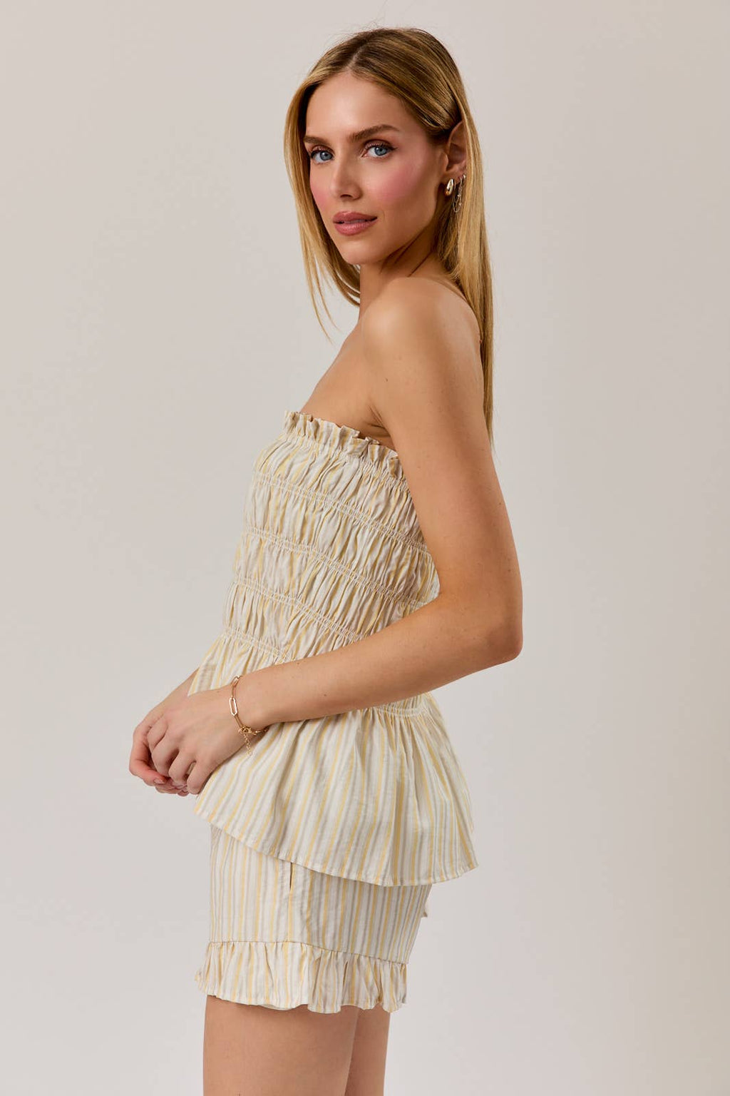 STRAPLESS STRIPE SMOCKED RUFFLED TOP