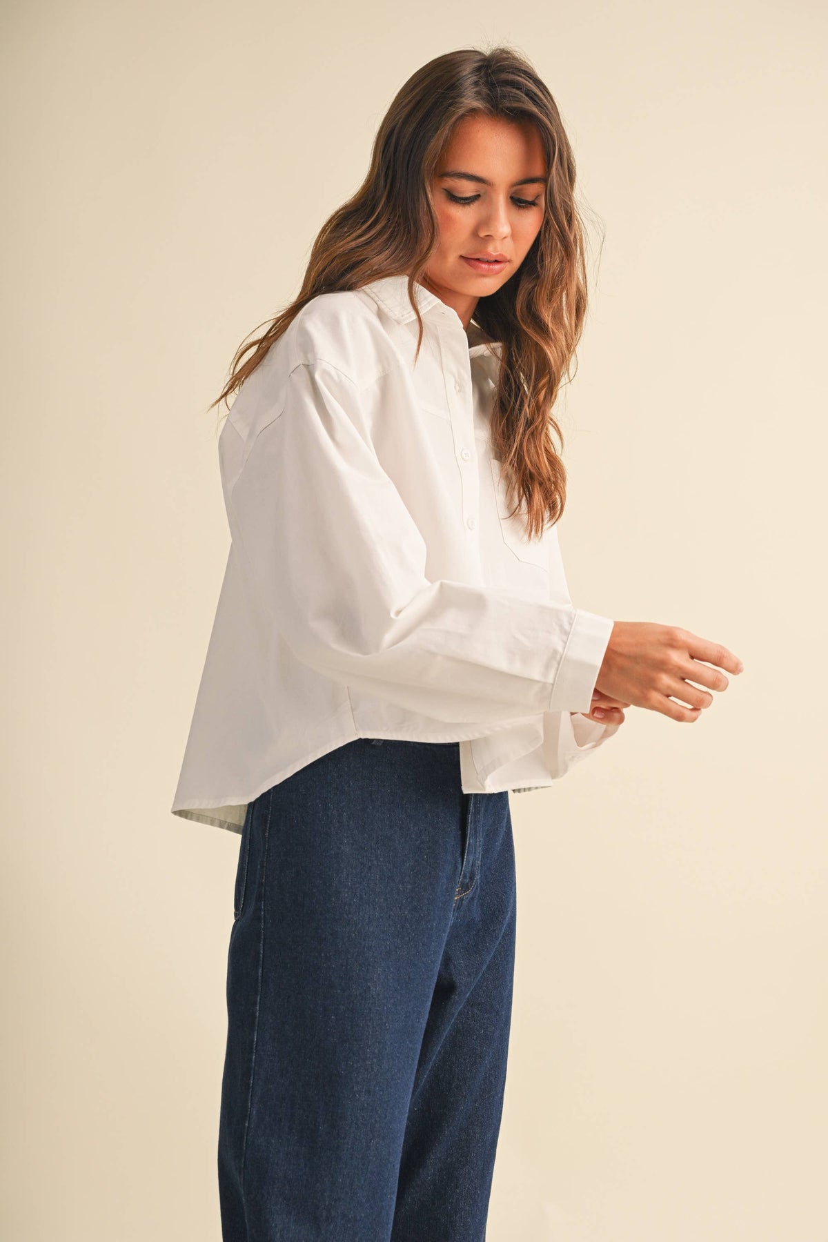 CROPPED RELAXED FITTON BUTTON DOWN SHIRT