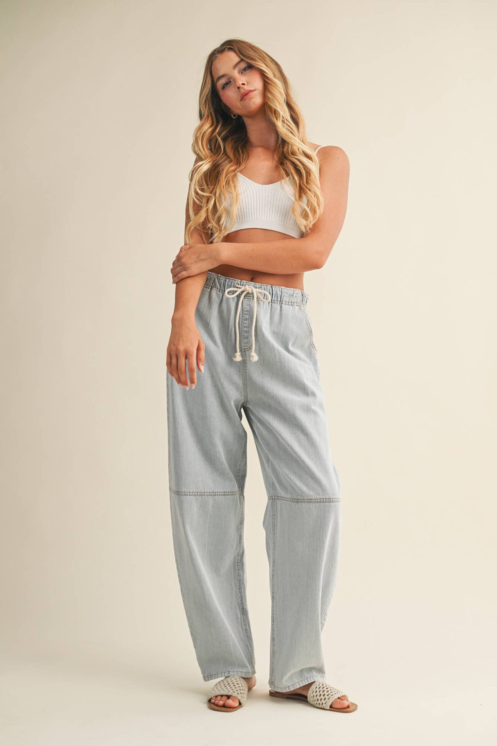 BARREL-LEG LIGHT WEIGHT DENIM JEANS