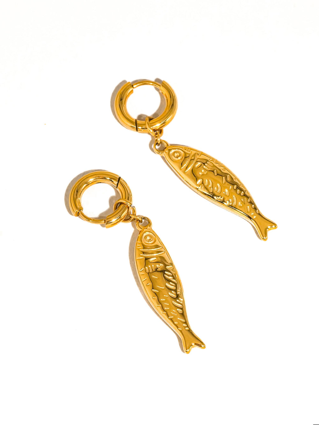 Nibe 18K Gold Non-Tarnish Fish Hoop Earring: Yellow Gold