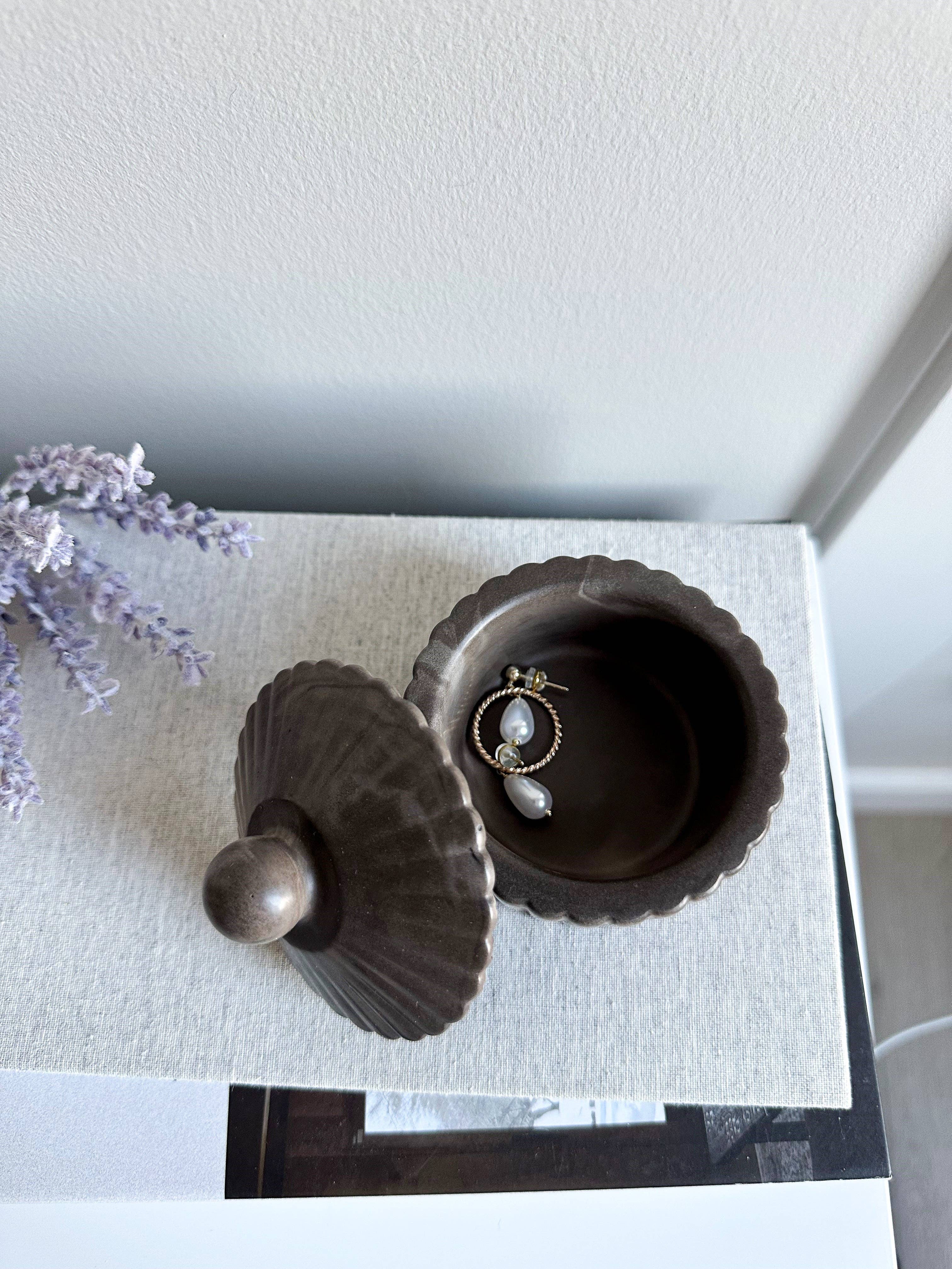 Fluted Pinch Bowl with Lid