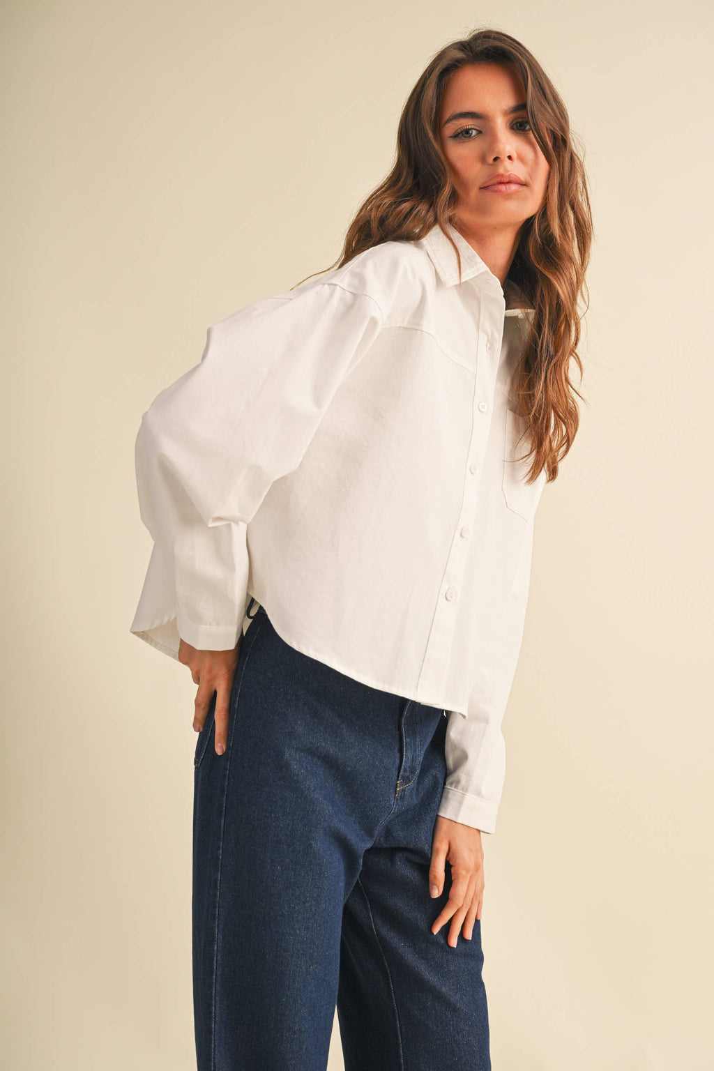CROPPED RELAXED FITTON BUTTON DOWN SHIRT