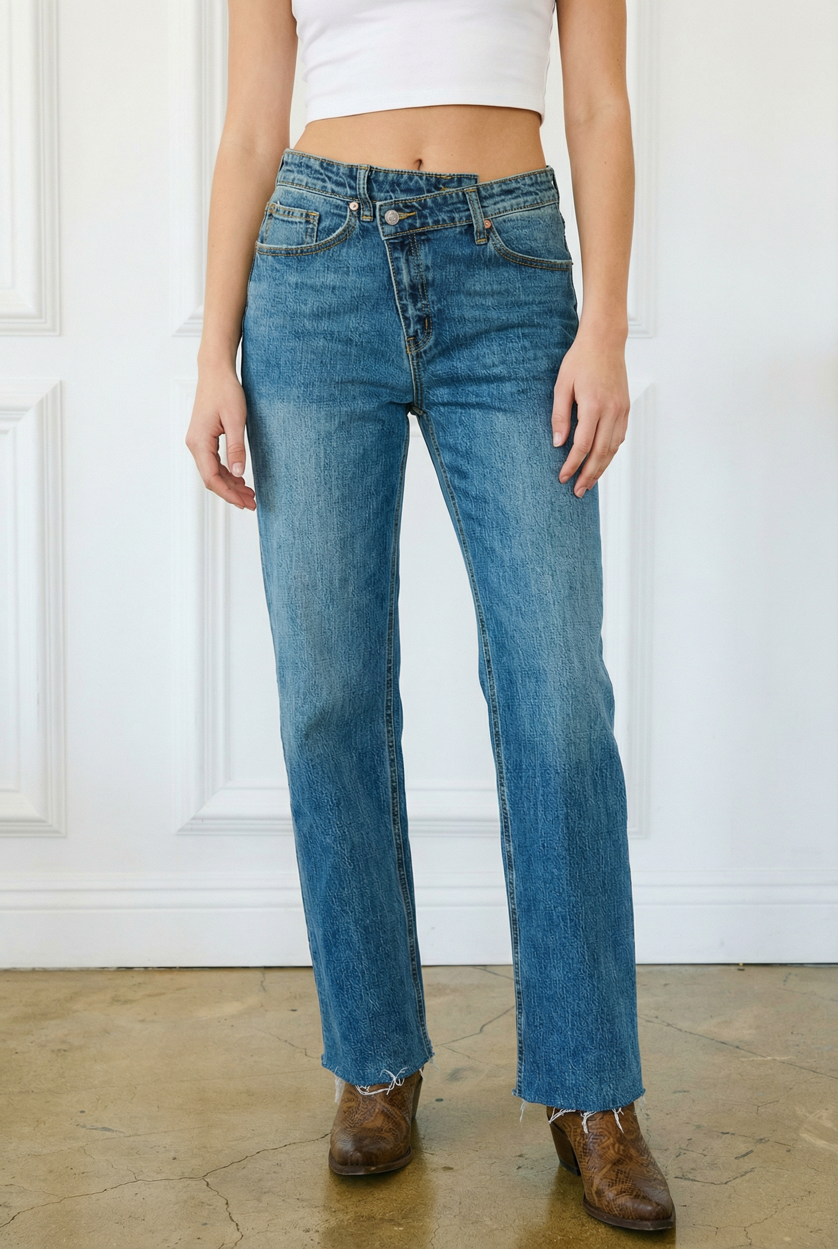 DUAL ACCENT CROSSOVER CUFF STRAIGHT LEG JEANS