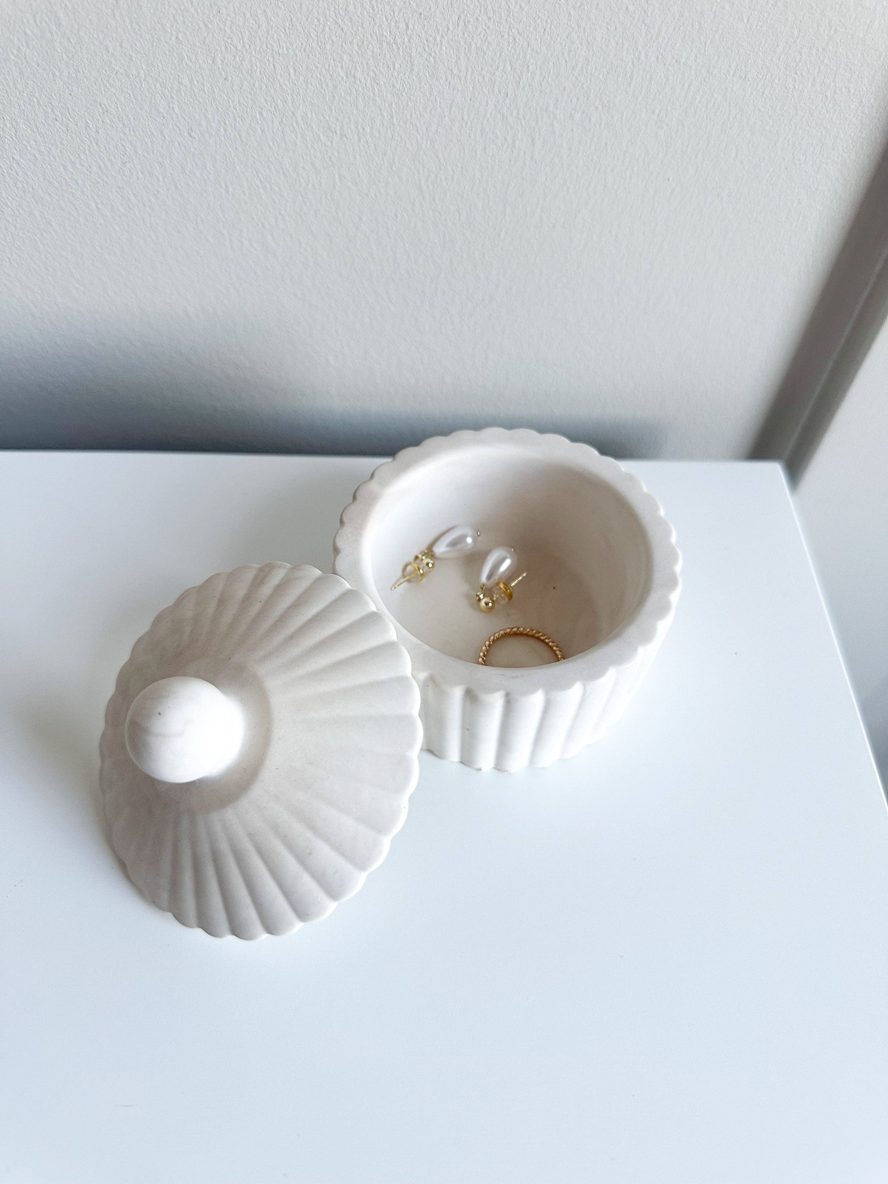 Fluted Pinch Bowl with Lid