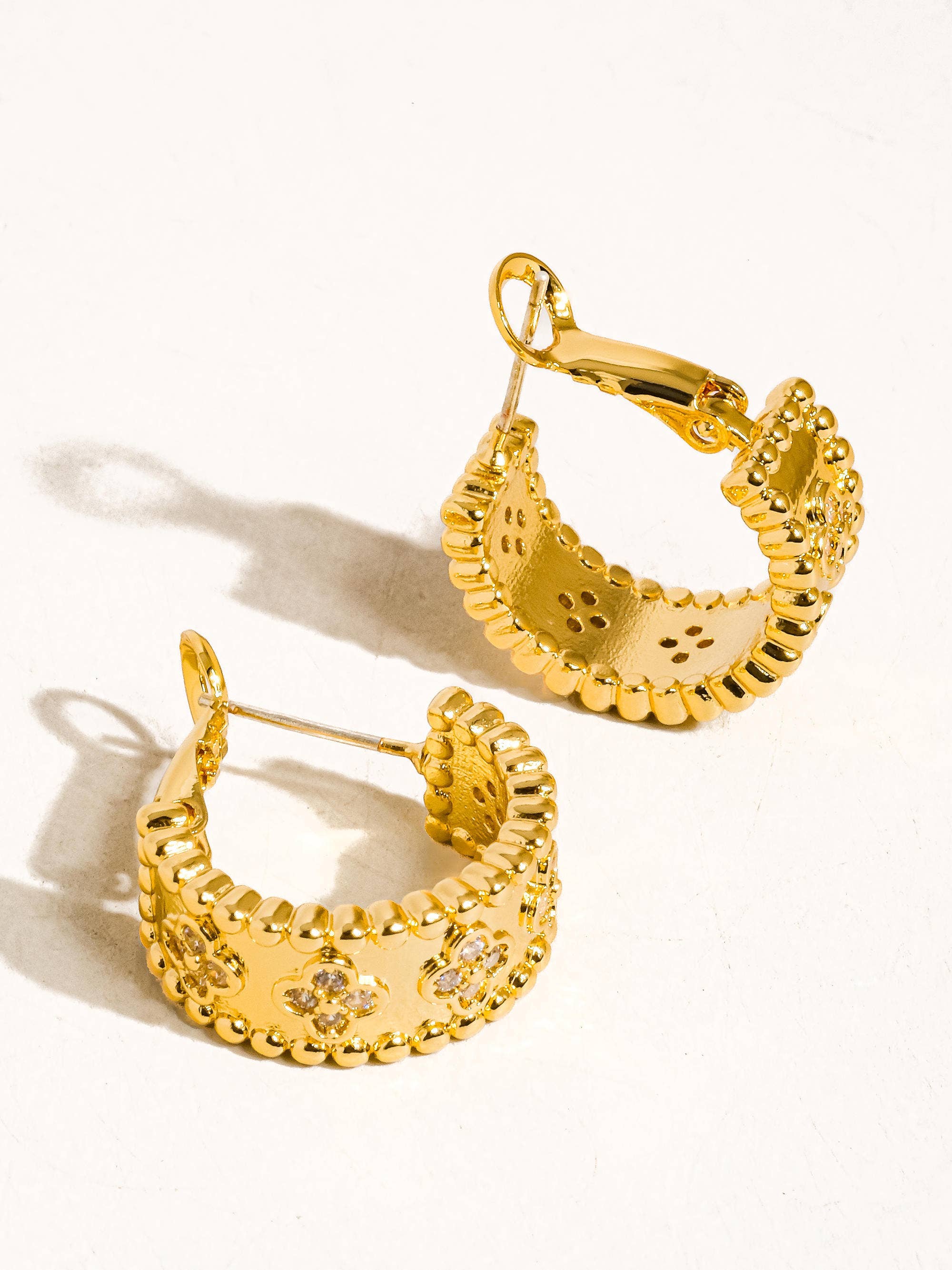 Ismaël 18K Gold Vintage Floral Hoop Earring