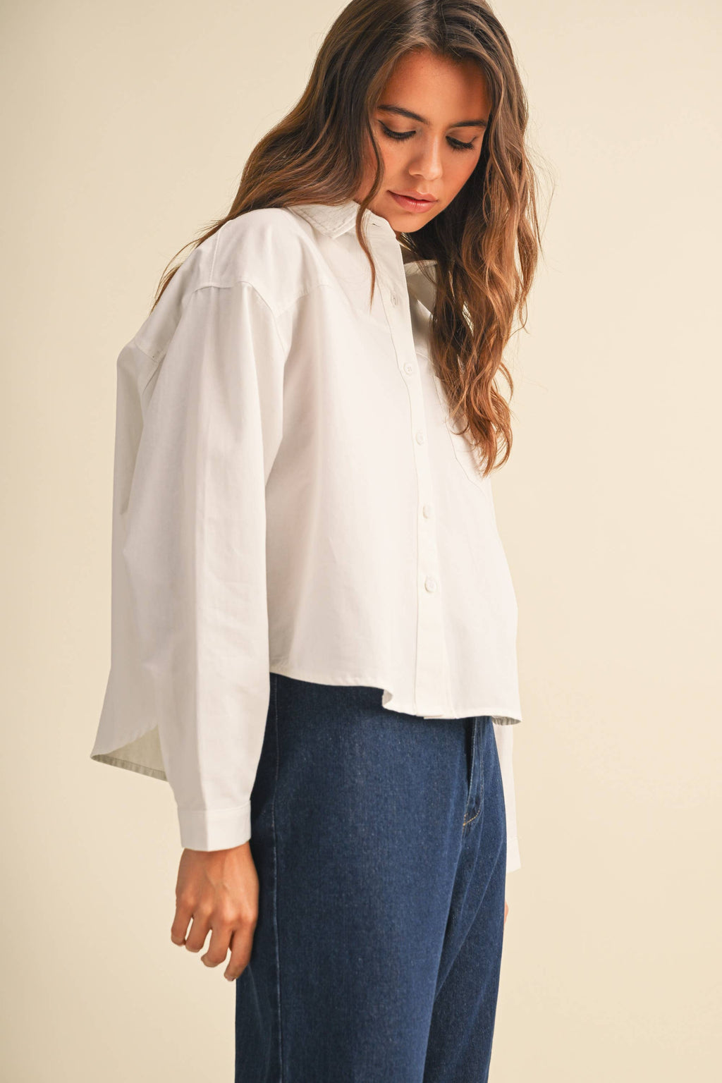 CROPPED RELAXED FITTON BUTTON DOWN SHIRT