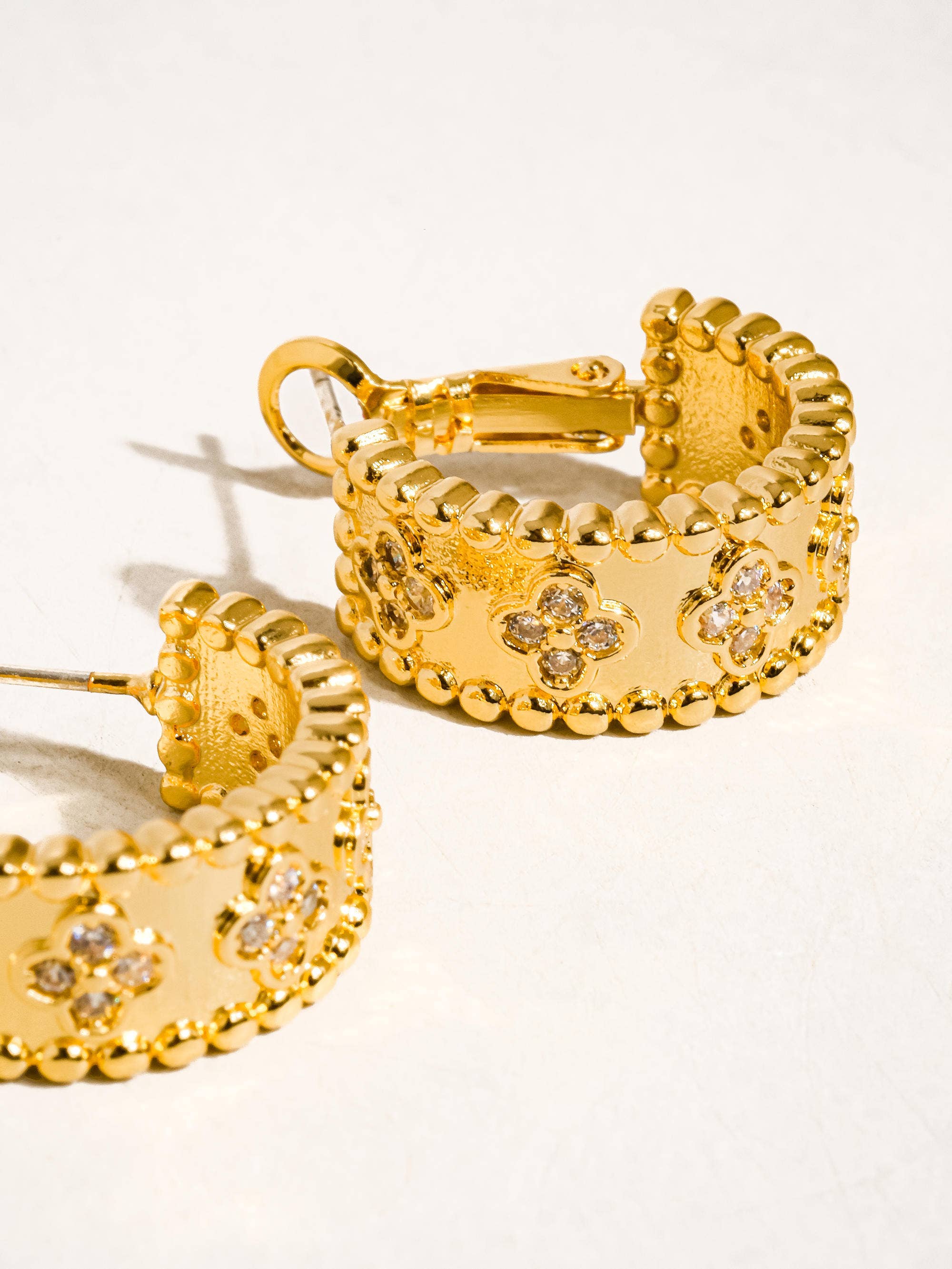 Ismaël 18K Gold Vintage Floral Hoop Earring